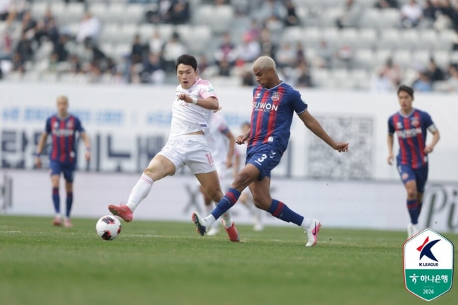 수원FC, 윌리안 페널티킥 멀티골로 파주에 2-1 승리...개막 후 4연승 질주